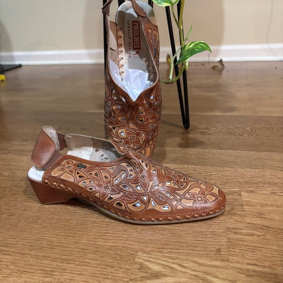 Pikonilos Brown Leather floral  Cutout Mules women's size 15.5-11 slip on - Picture 1 of 14